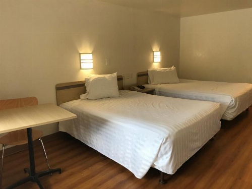 Travelodge by Wyndham Fayetteville image 8